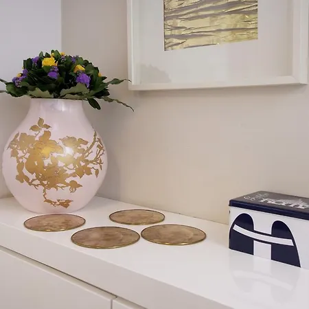 Gold Spanish's Steps Apartment *