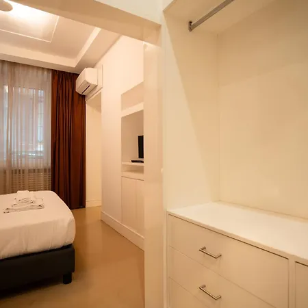 Gold Spanish's Steps Apartment Rome