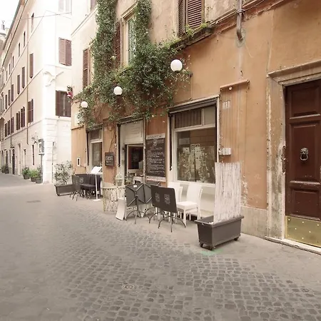 Gold Spanish's Steps Apartment